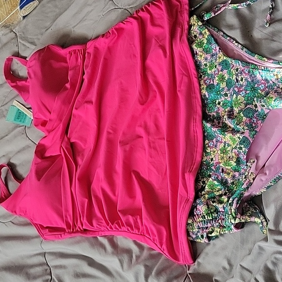 New 2 piece mixed bathsuit. - Picture 4 of 4
